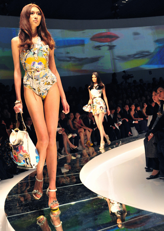 Illustration for article titled China Girl: Versace's Beijing Collection Is Perfect For… Donatella